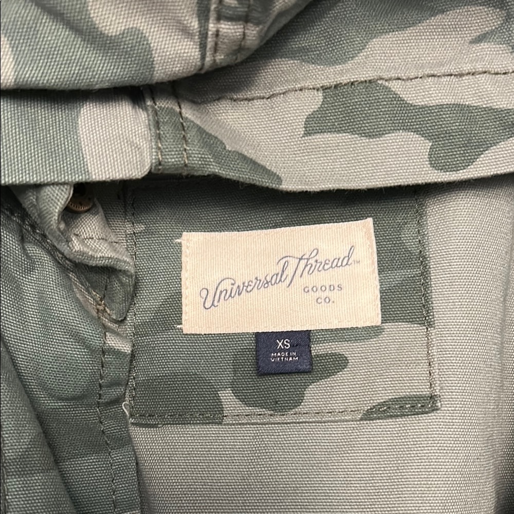 Universal Thread - Picture 2 of 6